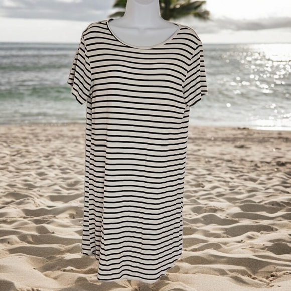 Black & White Stripe Tshirt Dress by Yelete - Picture 2 of 5